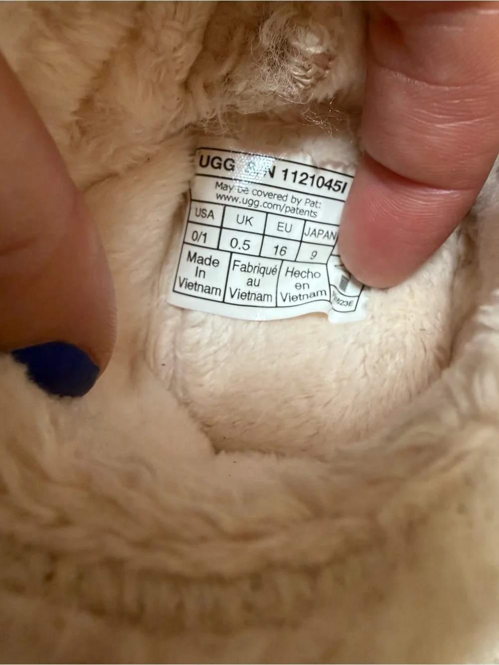 UGG Kids Sherpa Strap Slippers in Cream